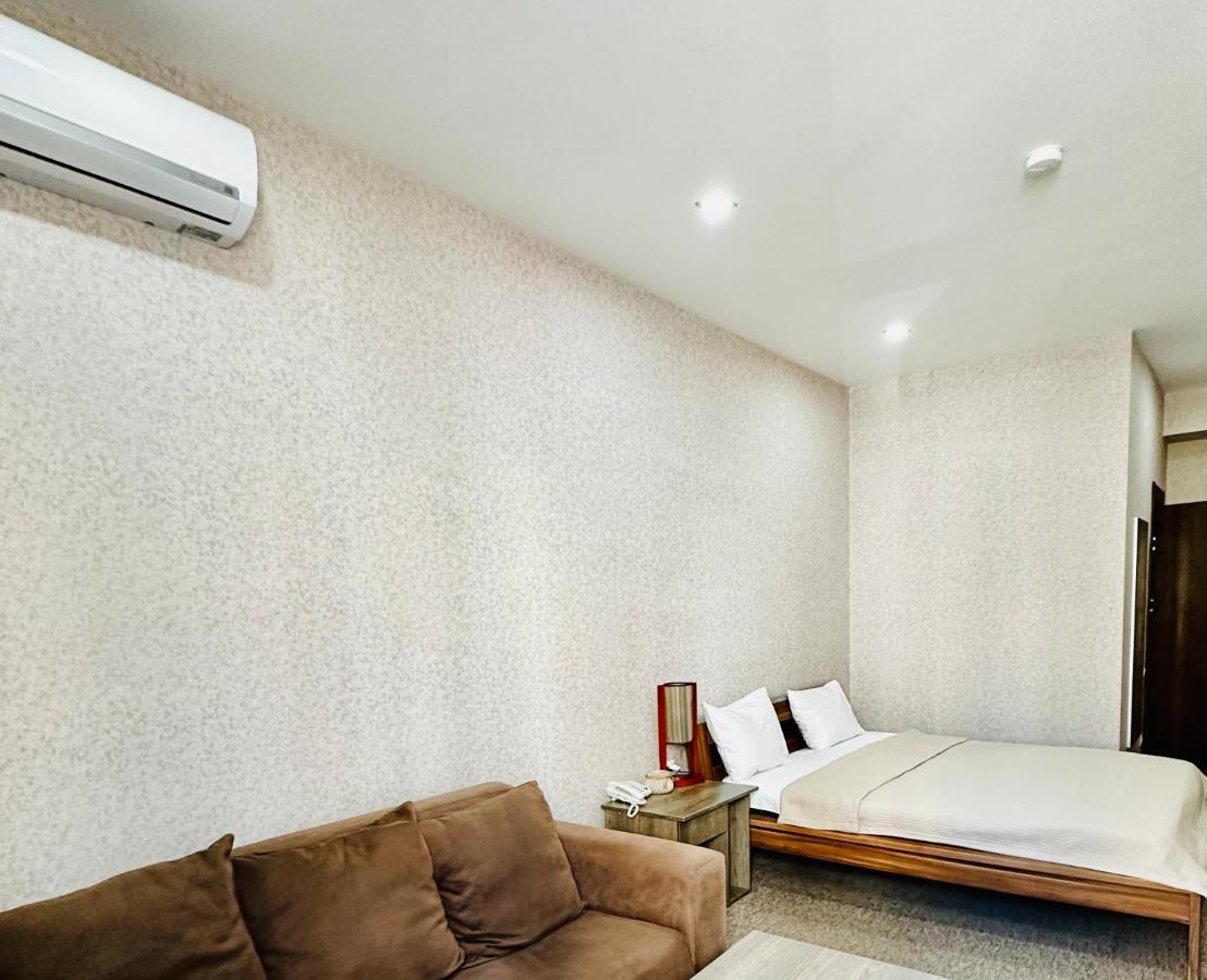 Liel Hotel Тбилиси Екстериор снимка