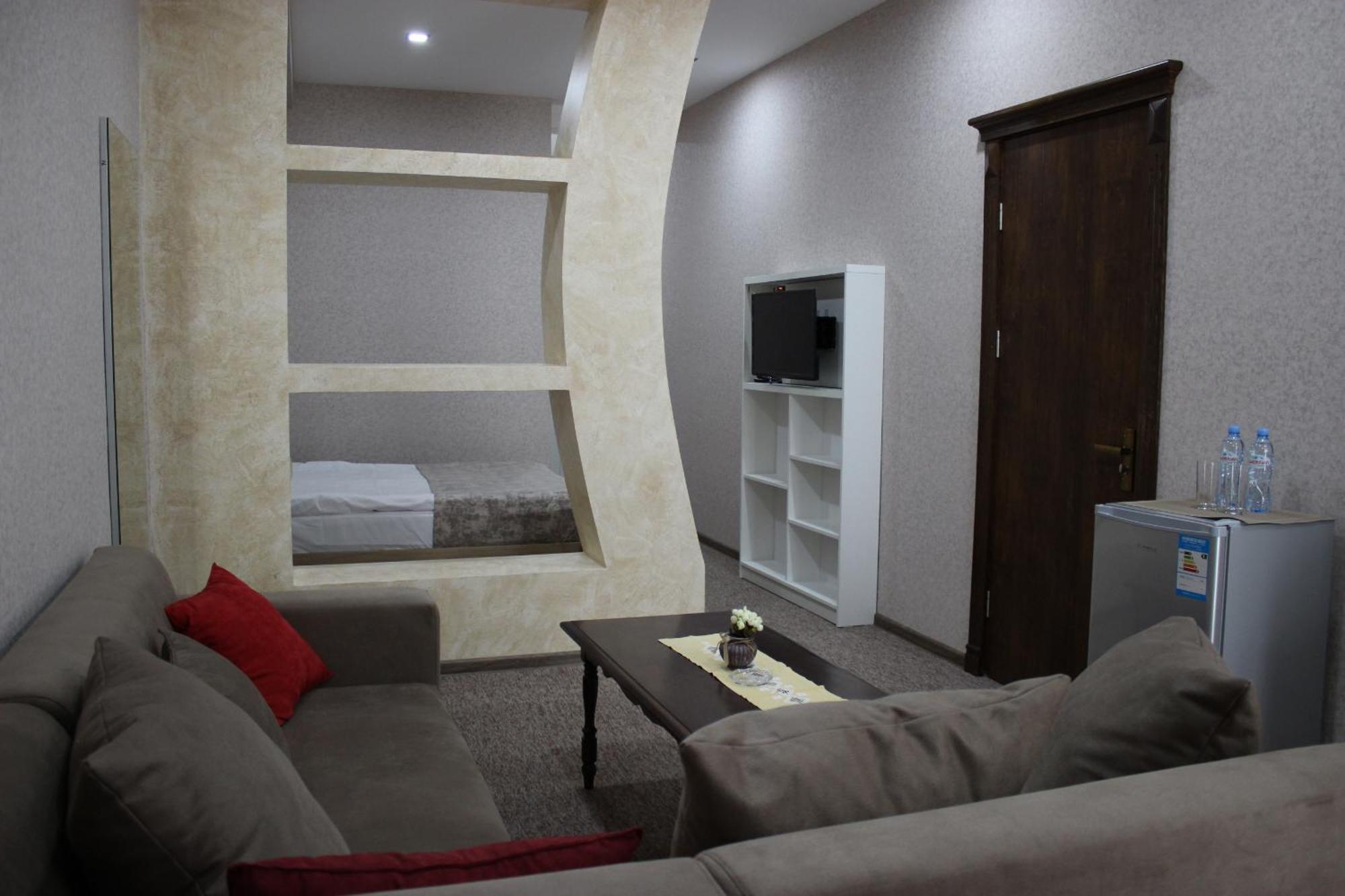 Liel Hotel Тбилиси Екстериор снимка