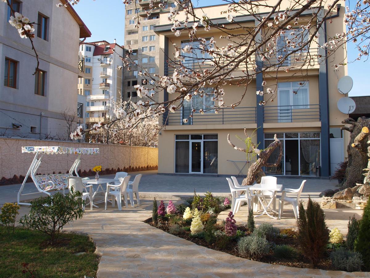 Liel Hotel Тбилиси Екстериор снимка