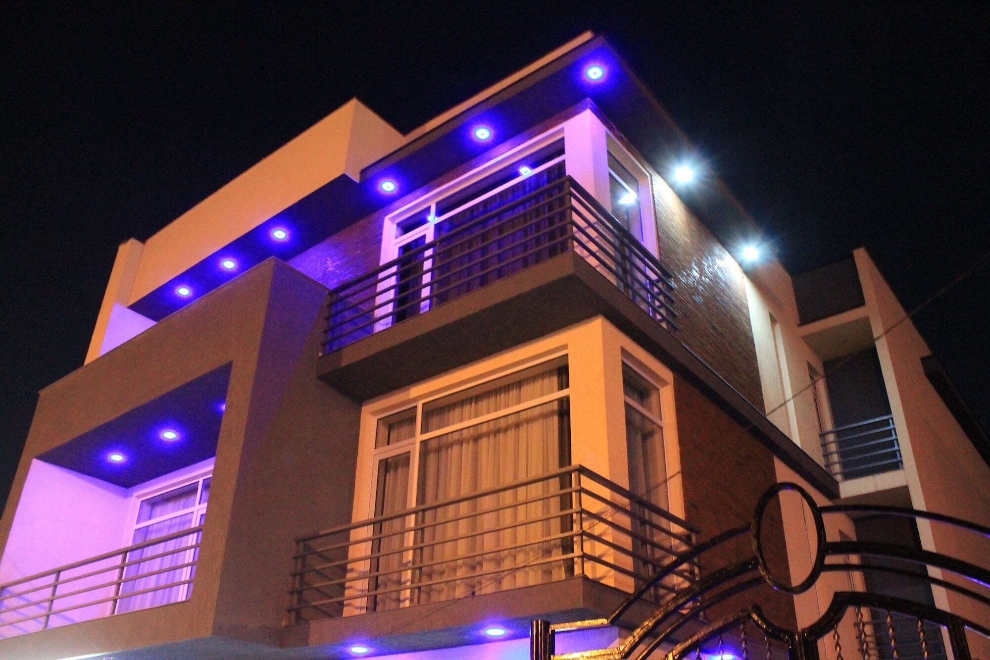 Liel Hotel Тбилиси Екстериор снимка