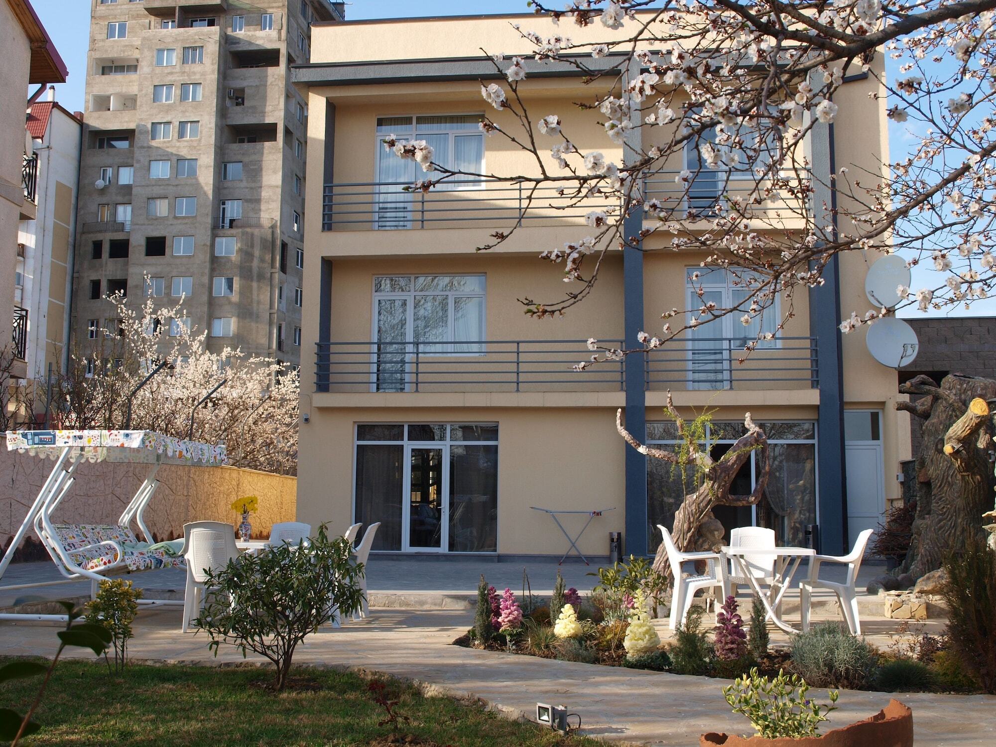 Liel Hotel Тбилиси Екстериор снимка